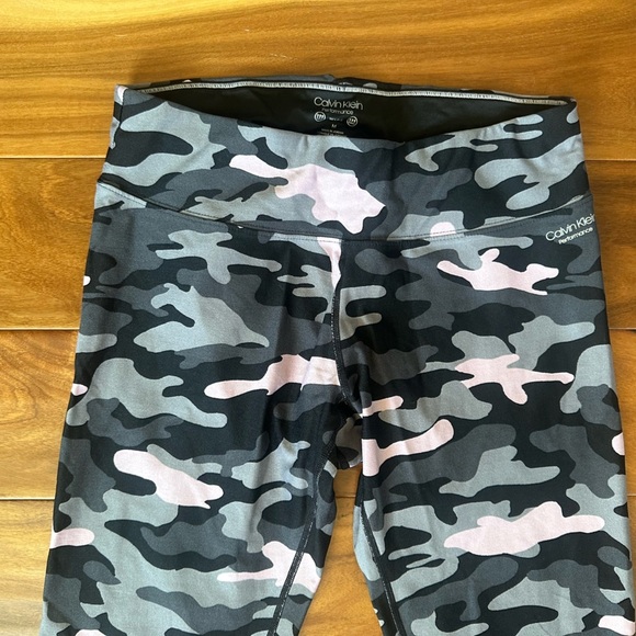 Calvin Klein Performance Pink and Black Camo High-waist Leggings size Medium - Picture 3 of 5